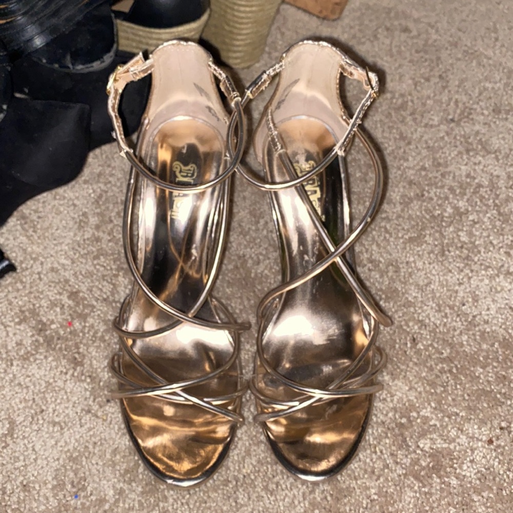 Women’s high heel with straps